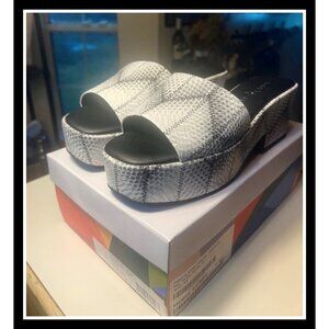 Katy Perry The Busy Bee Slip-On Platform Sandals Size 8.5 Black/White Multi Snak